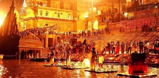 Best Budget‑Luxury Hotels, Hostels, Ghats and Street Food in Varanasi