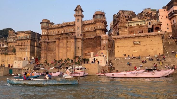 Varanasi Guide: Assi Ghat Rituals, Silk Weavers, and Grand Festivals