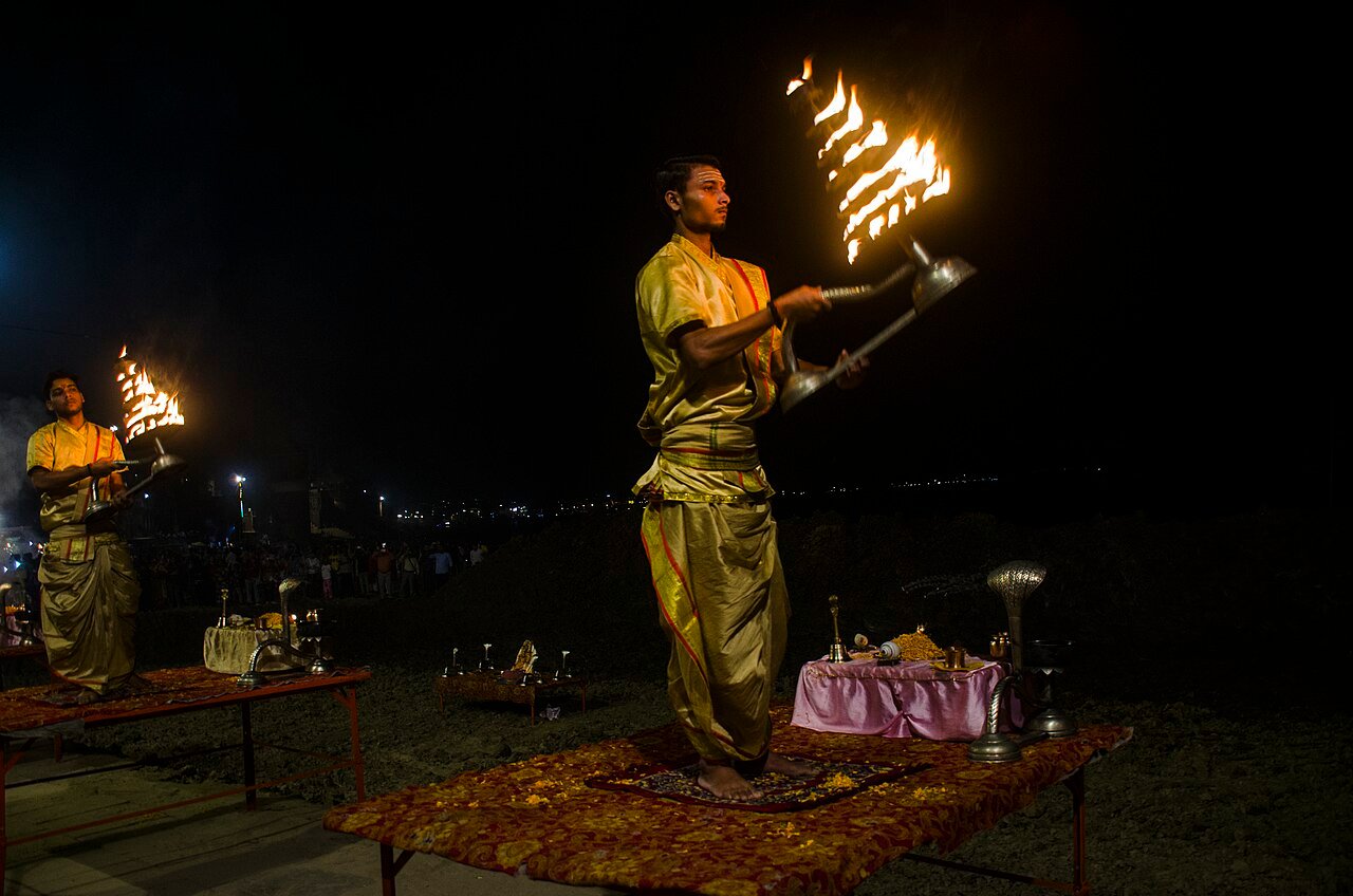 Kabir Math, Sunrise Boat Haggling & Real Ganga Aarti Timings