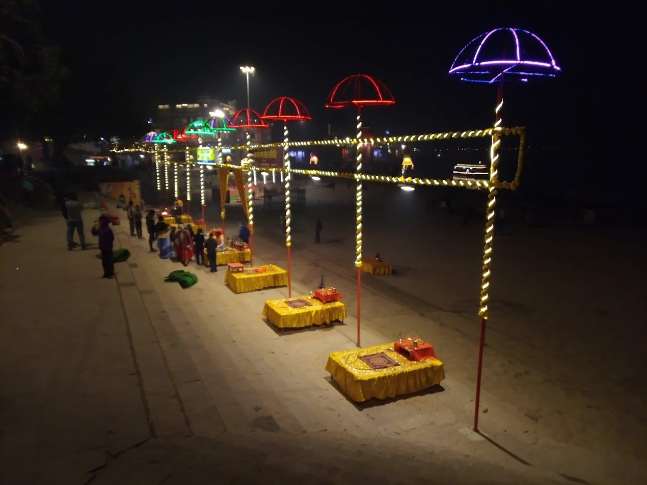 Tulsi Ghat Secrets: Saree Finds, Literary Trails & Ganga Snan Tips